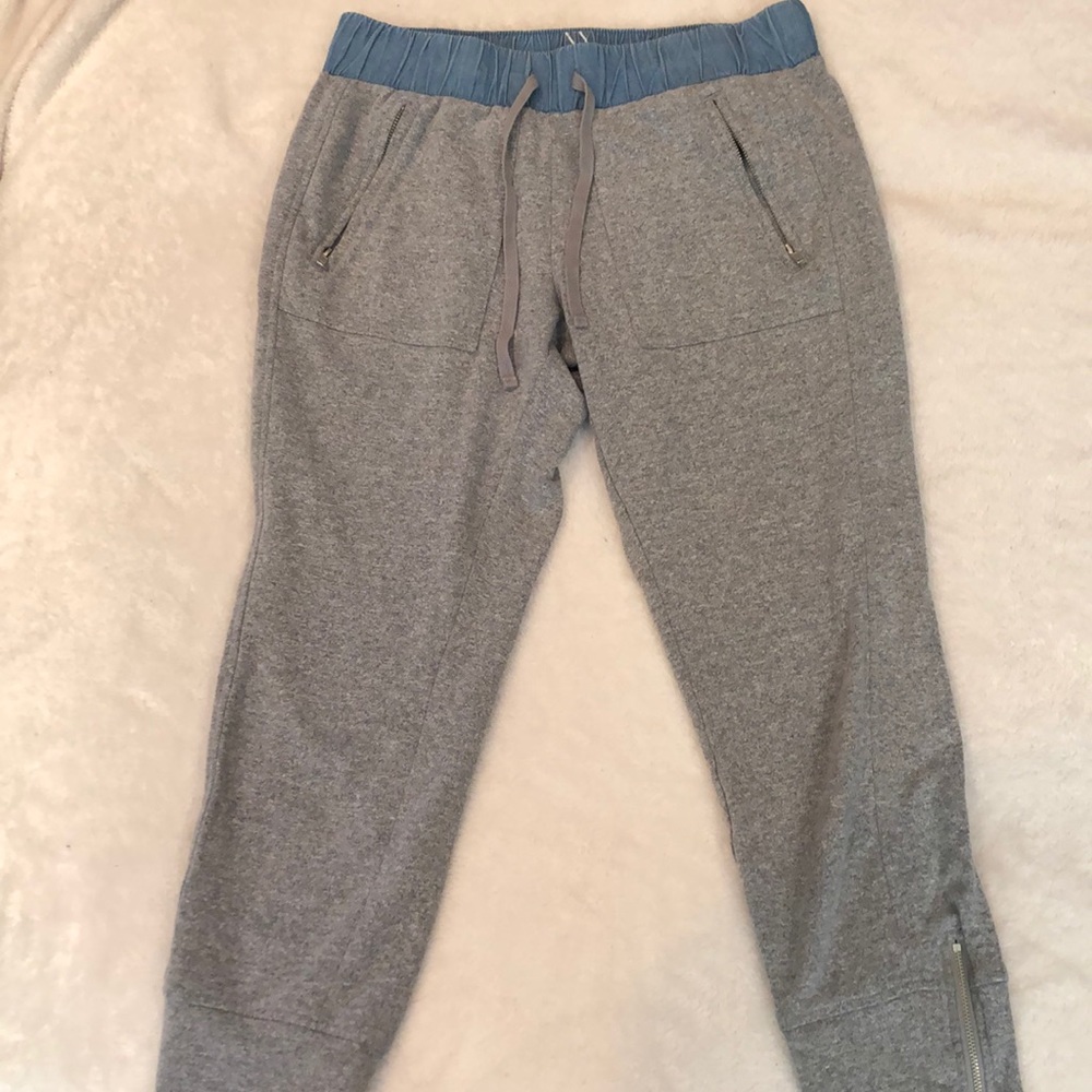 grey active capris